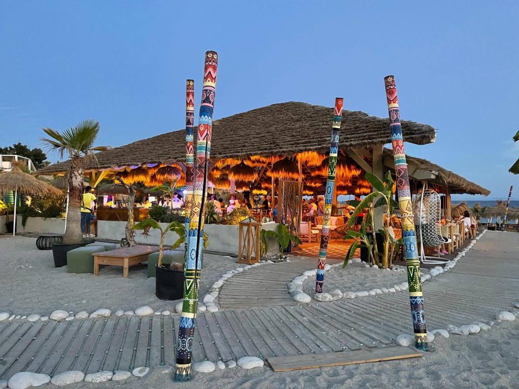 Lumma Beach Bar & Restorant, Dhërmi: dizajn interieri nga Claud Architects, foto 3