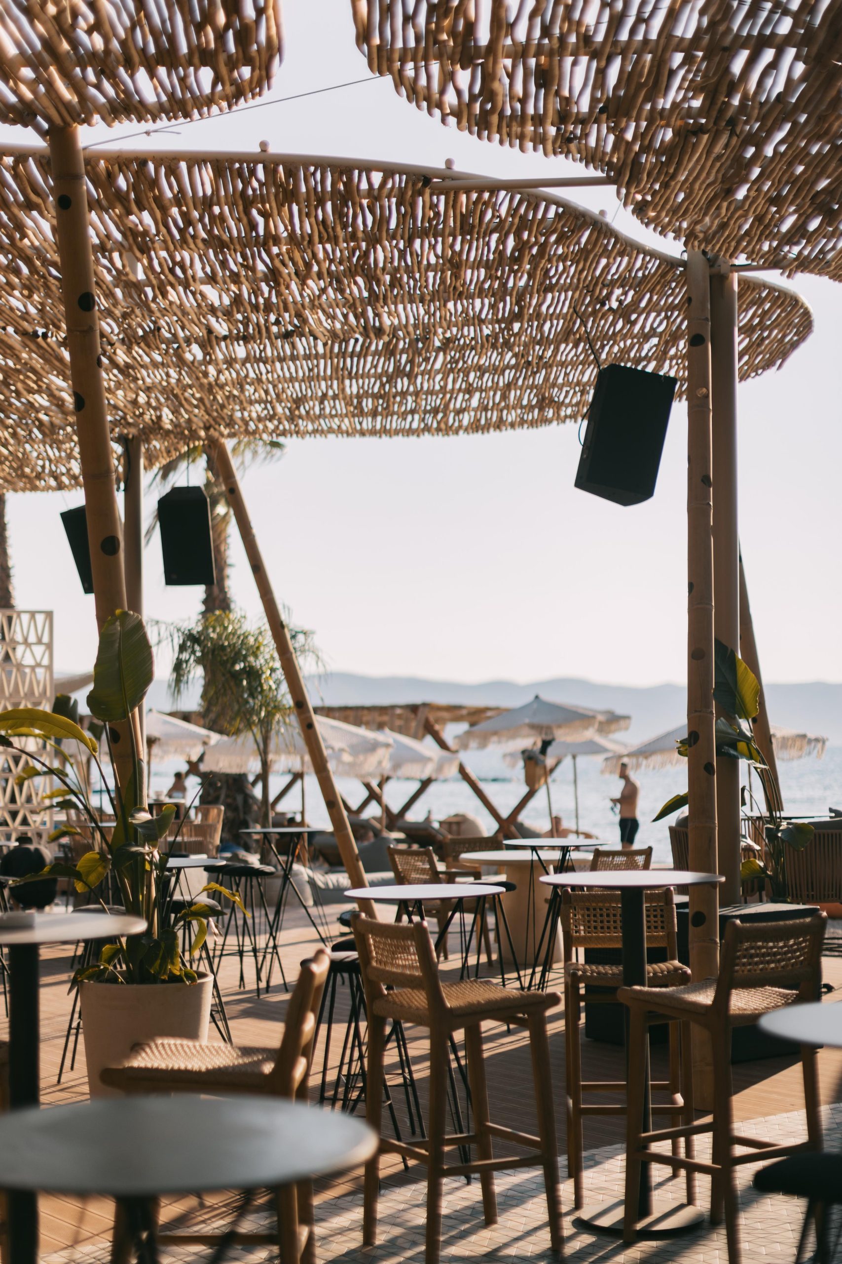 Beach Bar Bojo, Radhimë, Vlorë: dizajn interieri nga Claud Architects