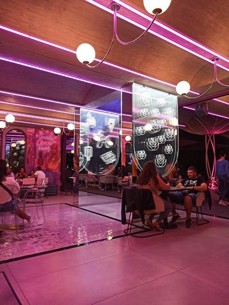 Big Scoop, Tiranë: dizajn interieri nga Claud Architects, foto 9