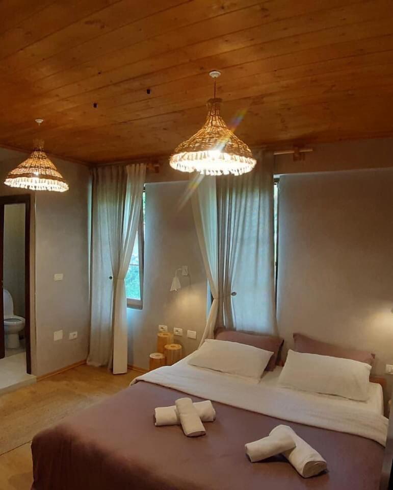 Restorant & Hotel Alpet Theth, Theth: dizajn interieri nga Claud Architects, foto 3