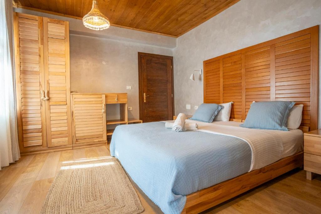 Restorant & Hotel Alpet Theth, Theth: dizajn interieri nga Claud Architects, foto 12