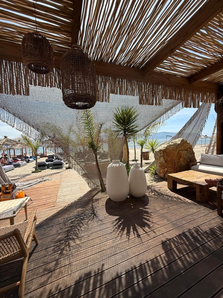 Sea & Salt, Vlorë: dizajn interieri nga Claud Architects, foto 4