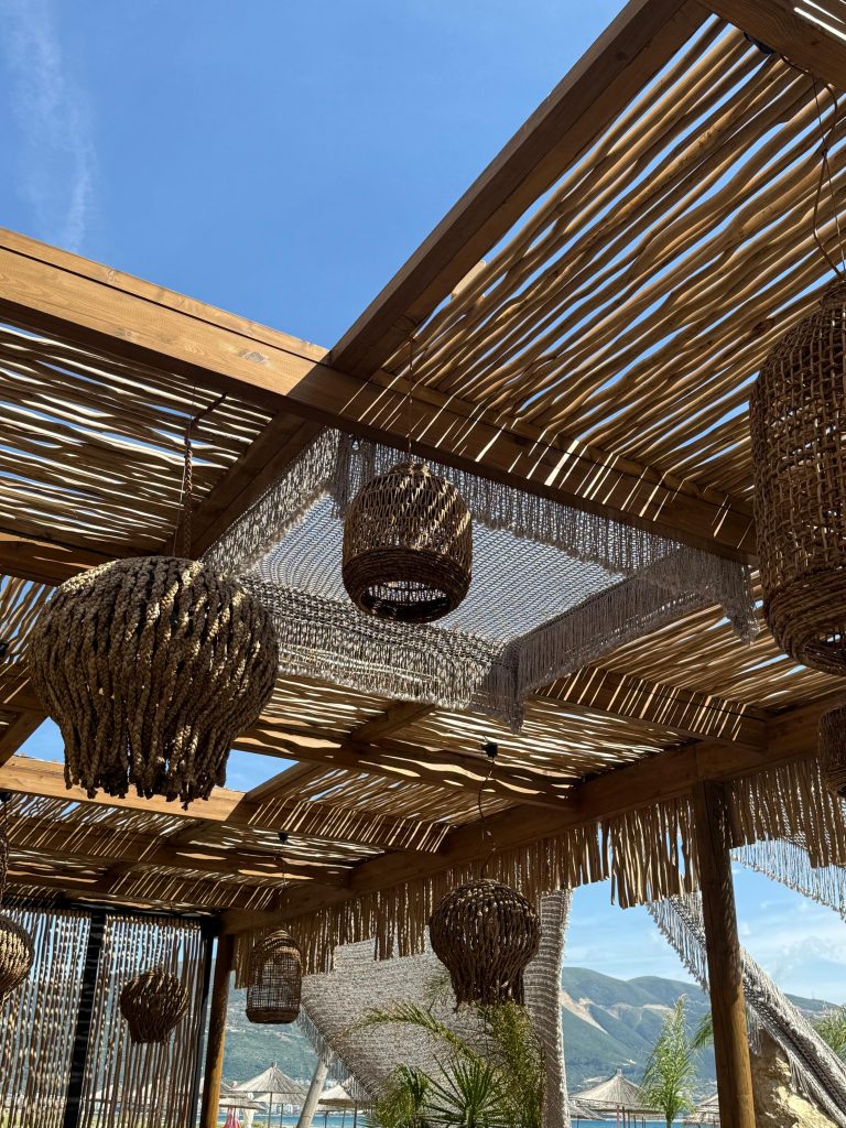Sea & Salt, Vlorë: dizajn interieri nga Claud Architects, foto 5