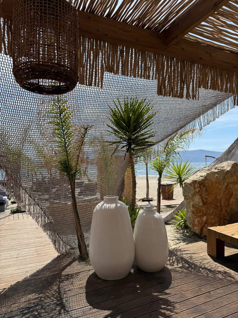 Sea & Salt, Vlorë: dizajn interieri nga Claud Architects, foto 7